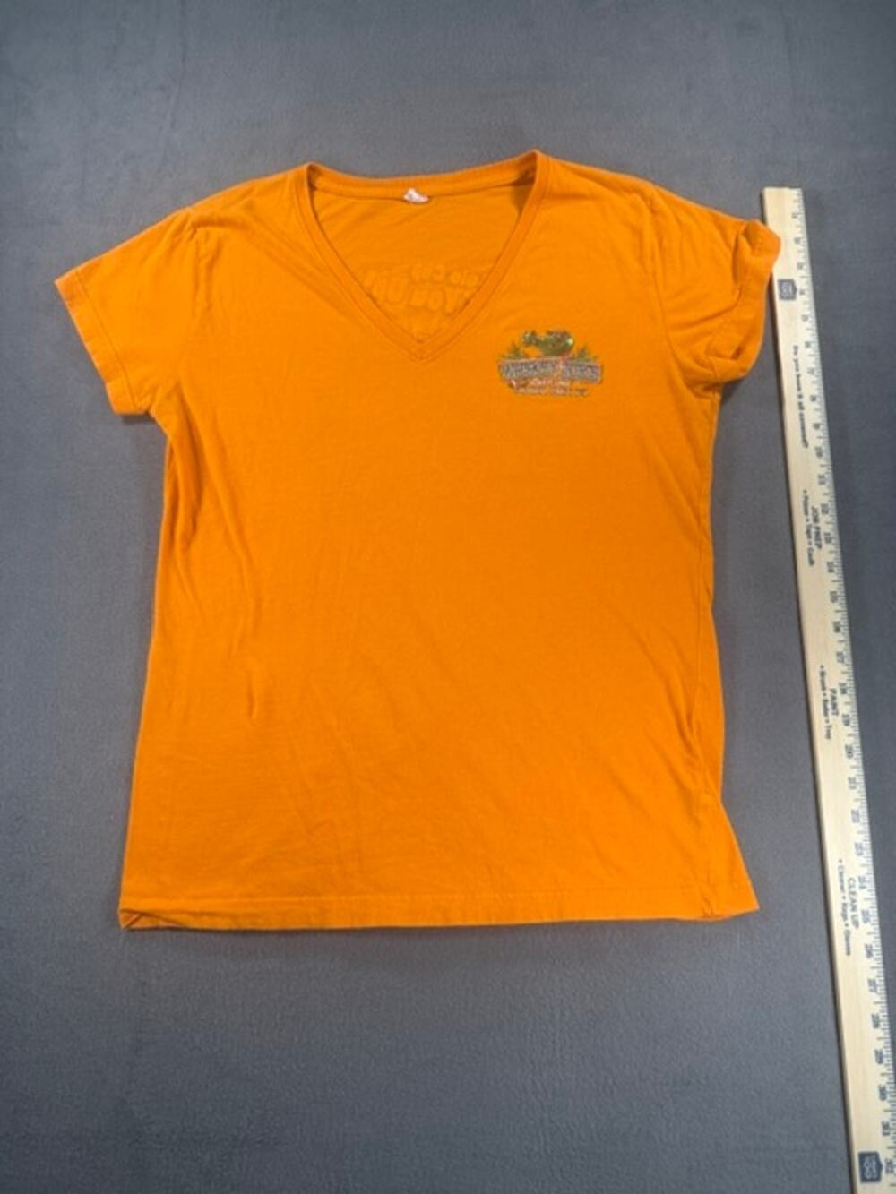 WOMEN'S V-NECK T-SHIRT ( WHISKEY JOE'S ) SIZE L )